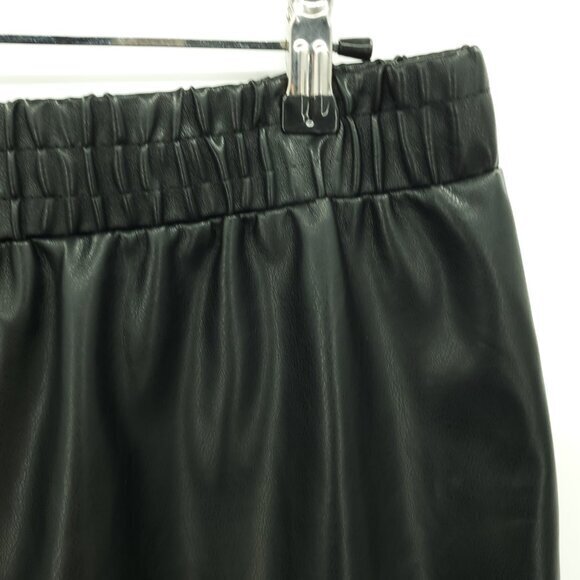 Fabletics Faux Vegan Leather Stretch Waistband Active Shorts Pockets M Black - Picture 12 of 16
